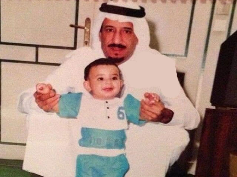 بالصور و بالفيديو خادم الحرمين الشريفين مع ولي العهد في طفولته